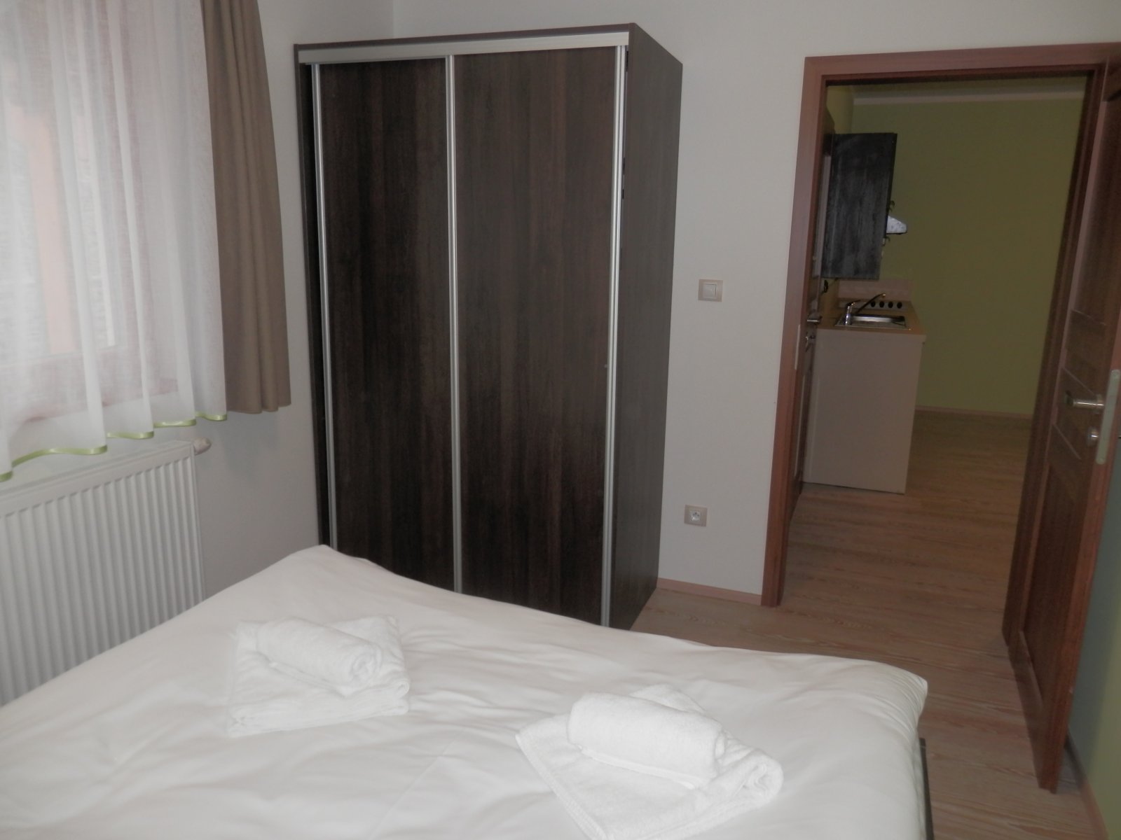 APARTM�NOV� RODINN� CHATKY HRUB� VODA